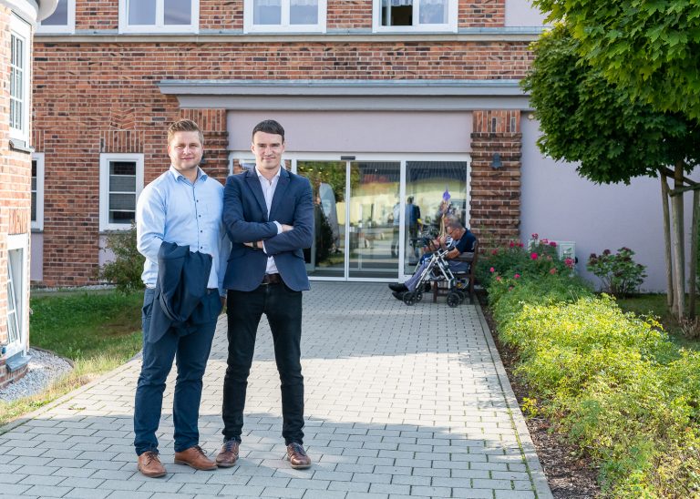 Das Gründerteam des Plfegeplatzmanagers Chris Schiller und Alexander Bauch